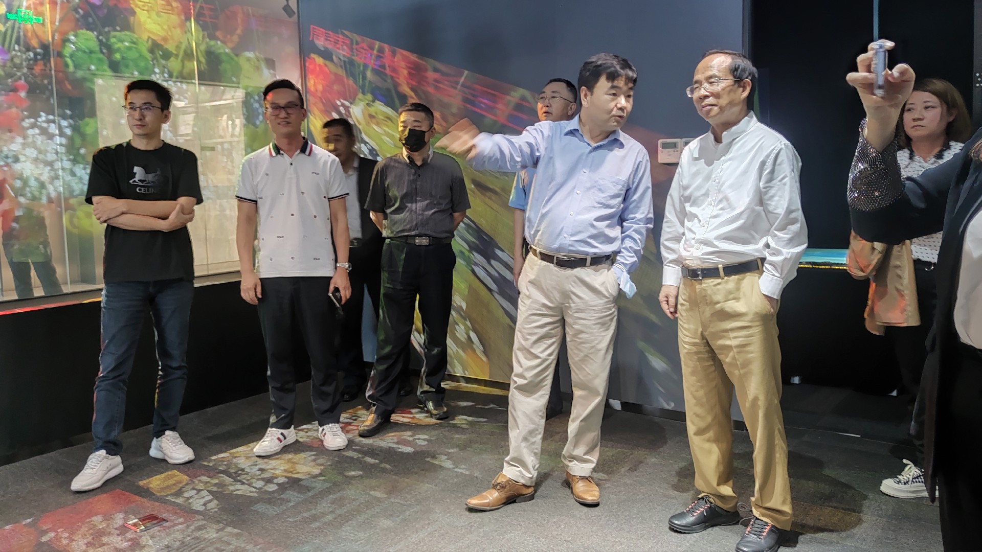 南開校友會周達會長一行蒞臨光子晶體科技參觀交流