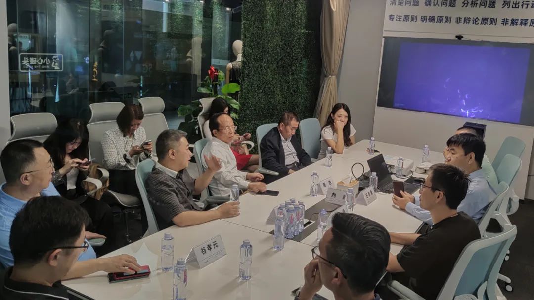 南開校友會周達會長一行蒞臨光子晶體科技參觀交流