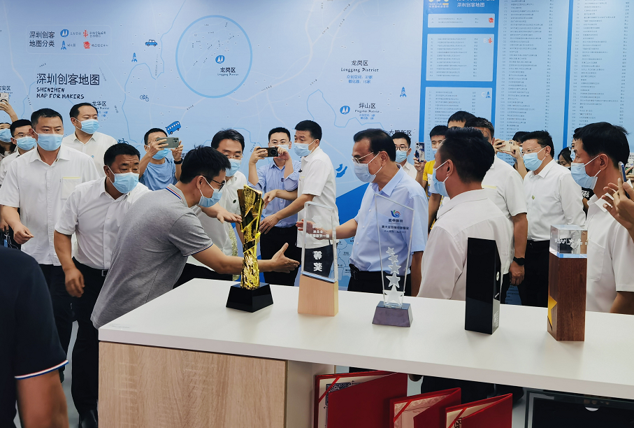 克強總理在光子晶體科技的分分秒秒