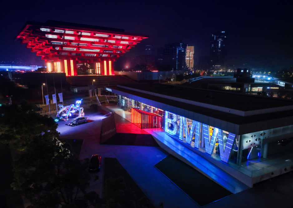 數(shù)字化情感體驗(yàn)充滿(mǎn)憧憬 光子透明芯片顯示技術(shù)賦能BMW創(chuàng)想未來(lái)之夜