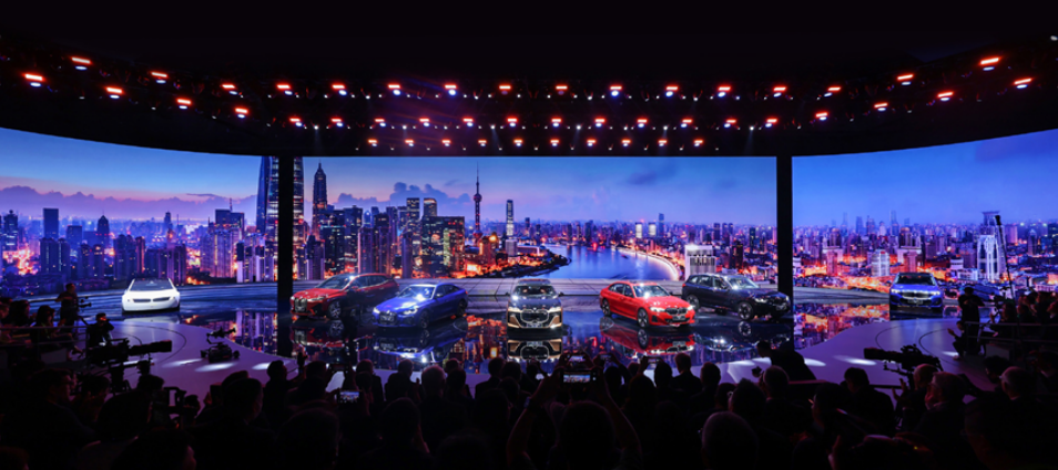 數(shù)字化情感體驗(yàn)充滿(mǎn)憧憬 光子透明芯片顯示技術(shù)賦能BMW創(chuàng)想未來(lái)之夜