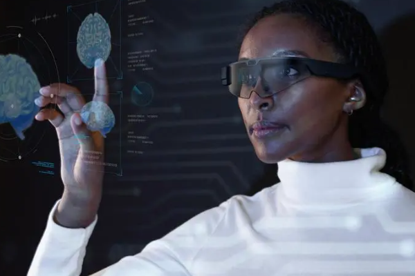 AR增強(qiáng)現(xiàn)實(shí)顯示技術(shù)有望對平板顯示產(chǎn)業(yè)實(shí)現(xiàn)顛覆