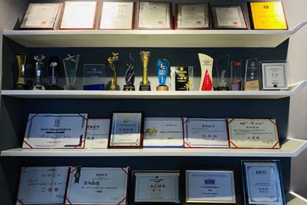 光子晶體科技榮譽(yù)墻