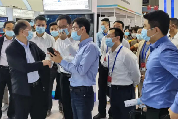 獲政府邀請(qǐng)亮相高交會(huì)，『光子芯片透明屏』火爆全場(chǎng)