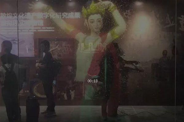 光子芯片透明屏讓壁畫人物“活起來(lái)”