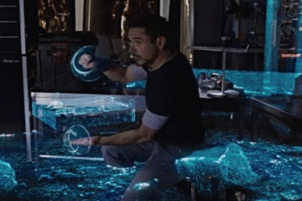 “佩珀?duì)柣孟蟆钡健罢嫒ⅰ?，全息投影技術(shù)還有多遠(yuǎn)走進(jìn)我們生活