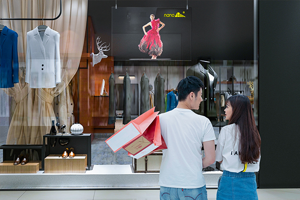 透明顯示屏打破櫥窗廣告運(yùn)營(yíng)困局，提升零售門店品牌度